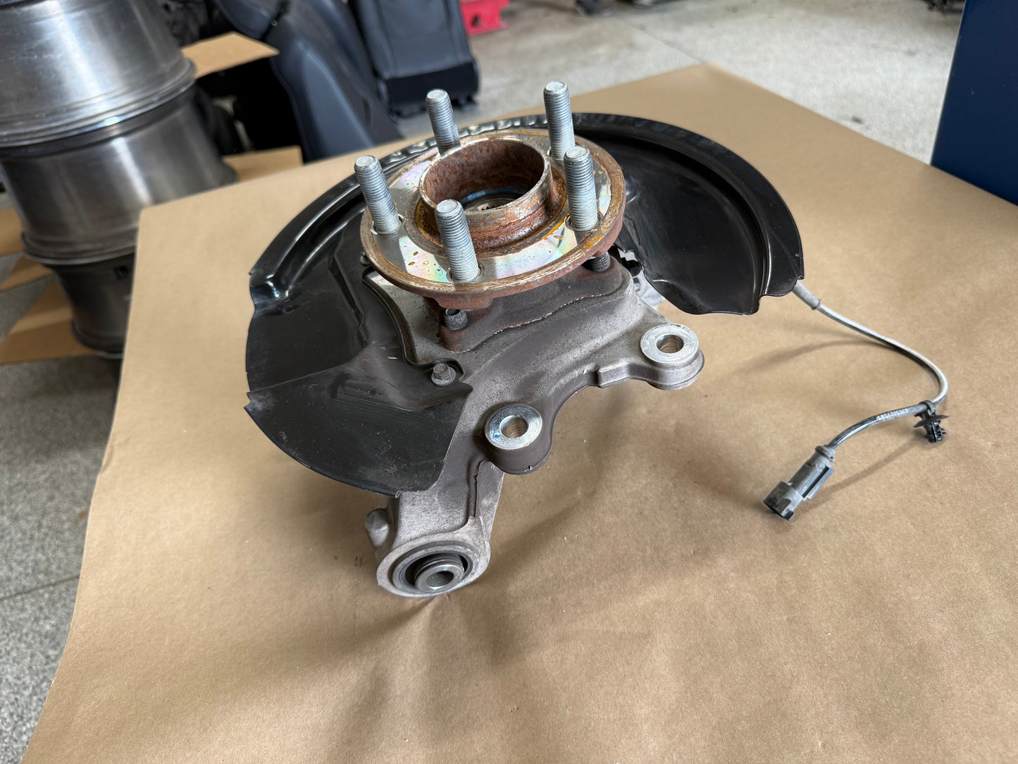 2015-2023 Ford Mustang 5.0 GT LH Driver Side Rear Spindle Knuckle Hub