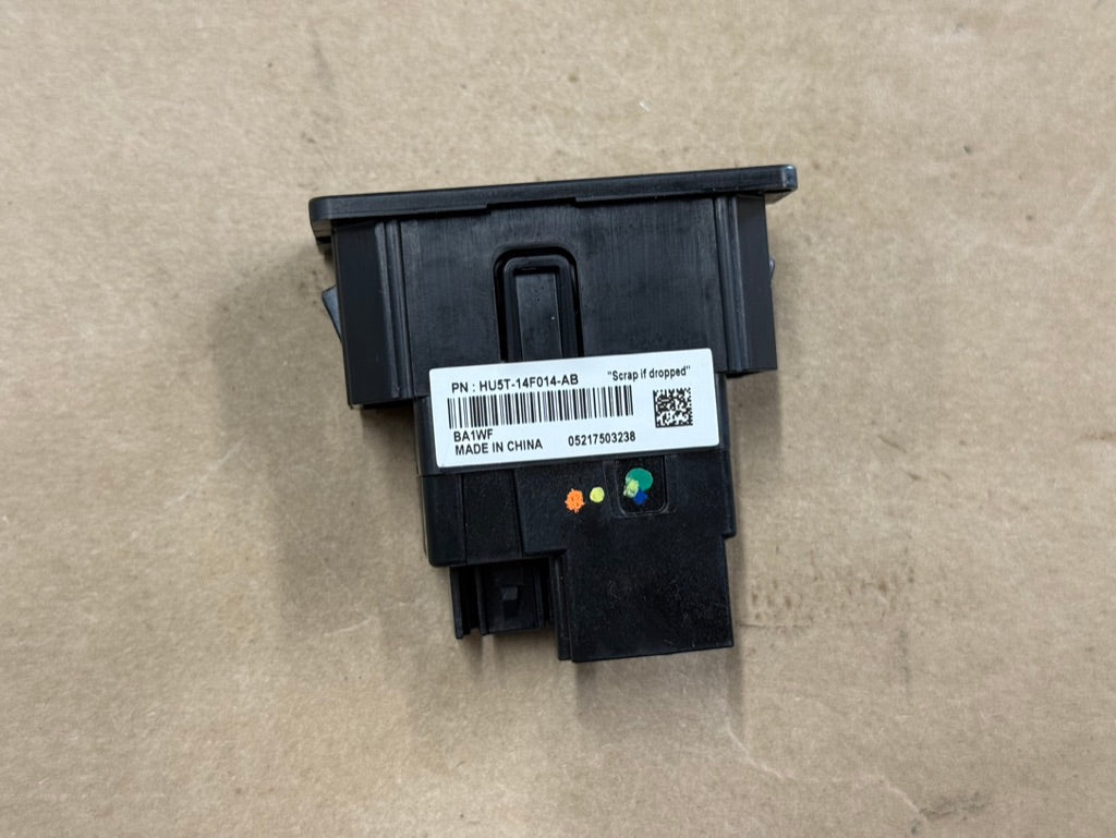 Ford Mustang USB Port OEM 16-17