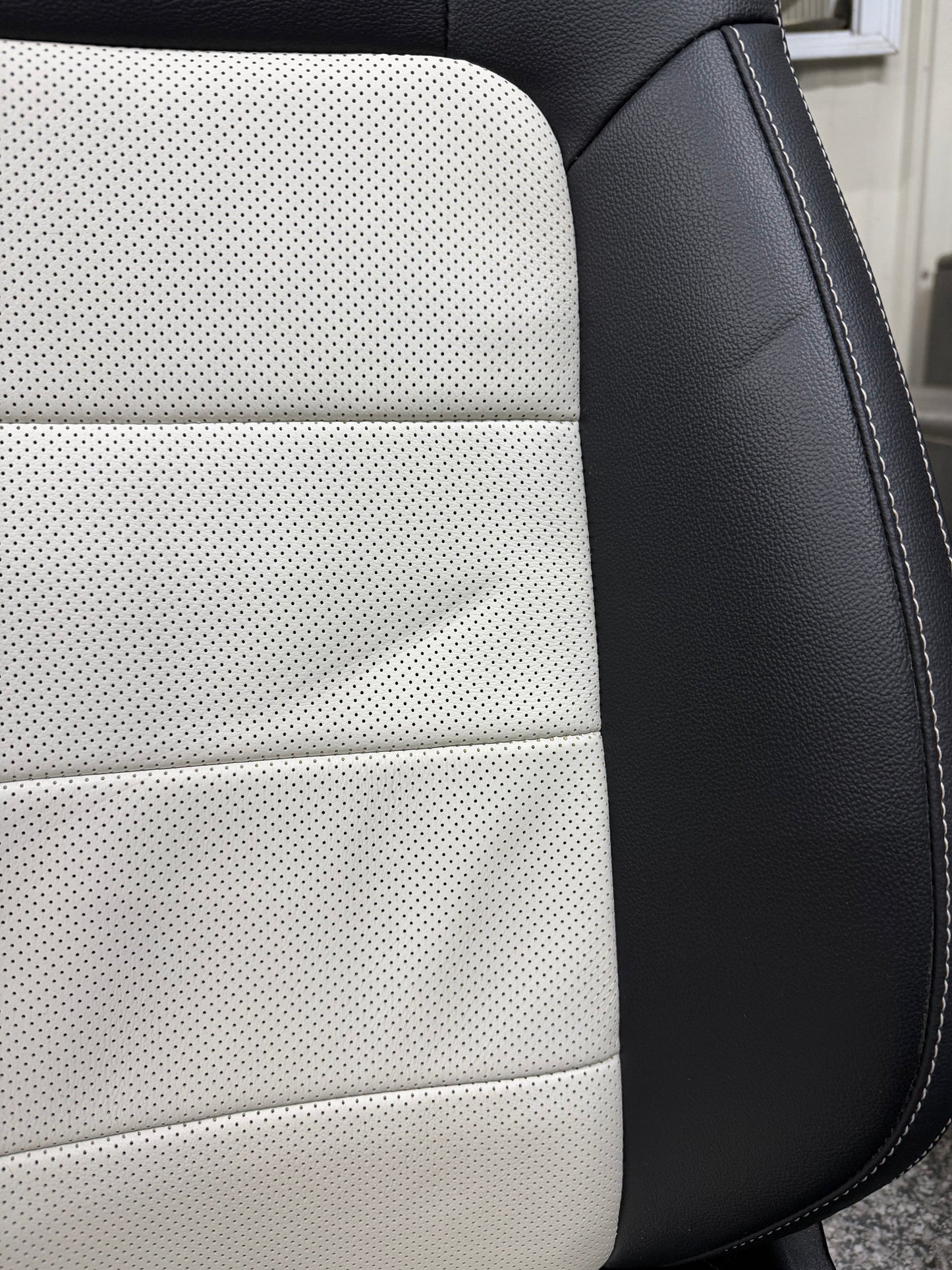 2018-2023 Ford Mustang GT Black/White Leather Front Rear Power Seats Heat/Cooled