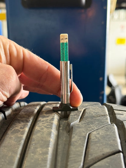 Nitto NT555 G2 265/40/19 Tire