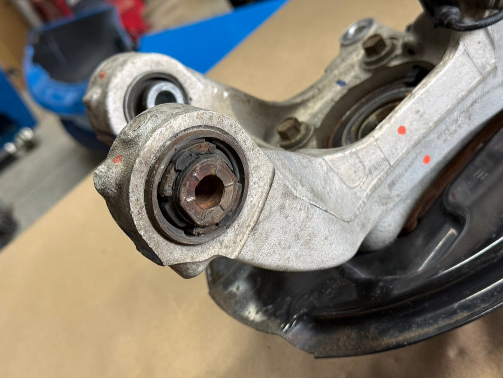 2015-2023 Ford Mustang 5.0 GT LH Driver Side Rear Spindle Knuckle Hub