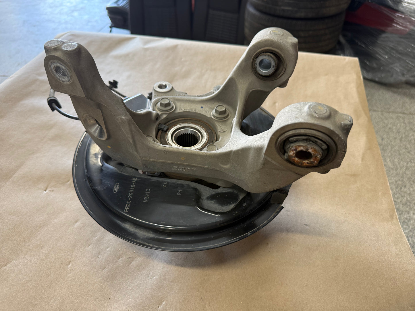 2015-2023 Ford Mustang 5.0 GT RH Passenger Side Rear Spindle Knuckle Hub