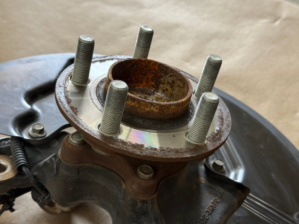 2021-2023 Ford Mustang 5.0 GT RH Passenger Side Front Spindle Knuckle Hub 4 Bolt