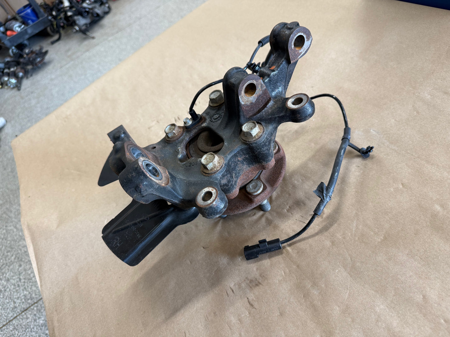 2021-2023 Ford Mustang 5.0 GT RH Passenger Side Front Spindle Knuckle Hub 4 Bolt