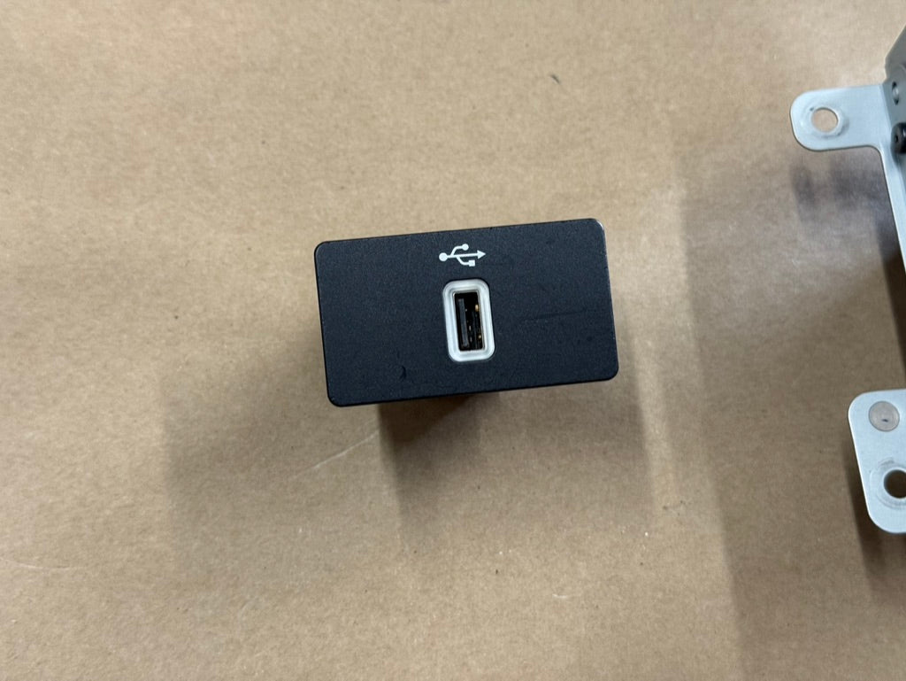 2021 Ford Mustang GT Touch Screen, Face Plate, Radio, Module USB Port