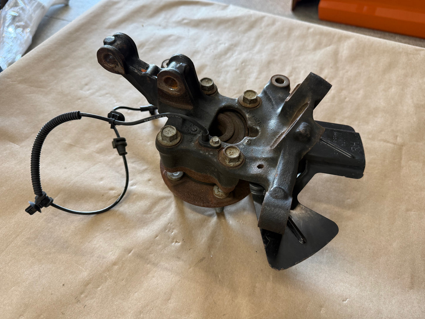 2021-2023 Ford Mustang 5.0 GT RH Passenger Side Front Spindle Knuckle Hub 4 Bolt