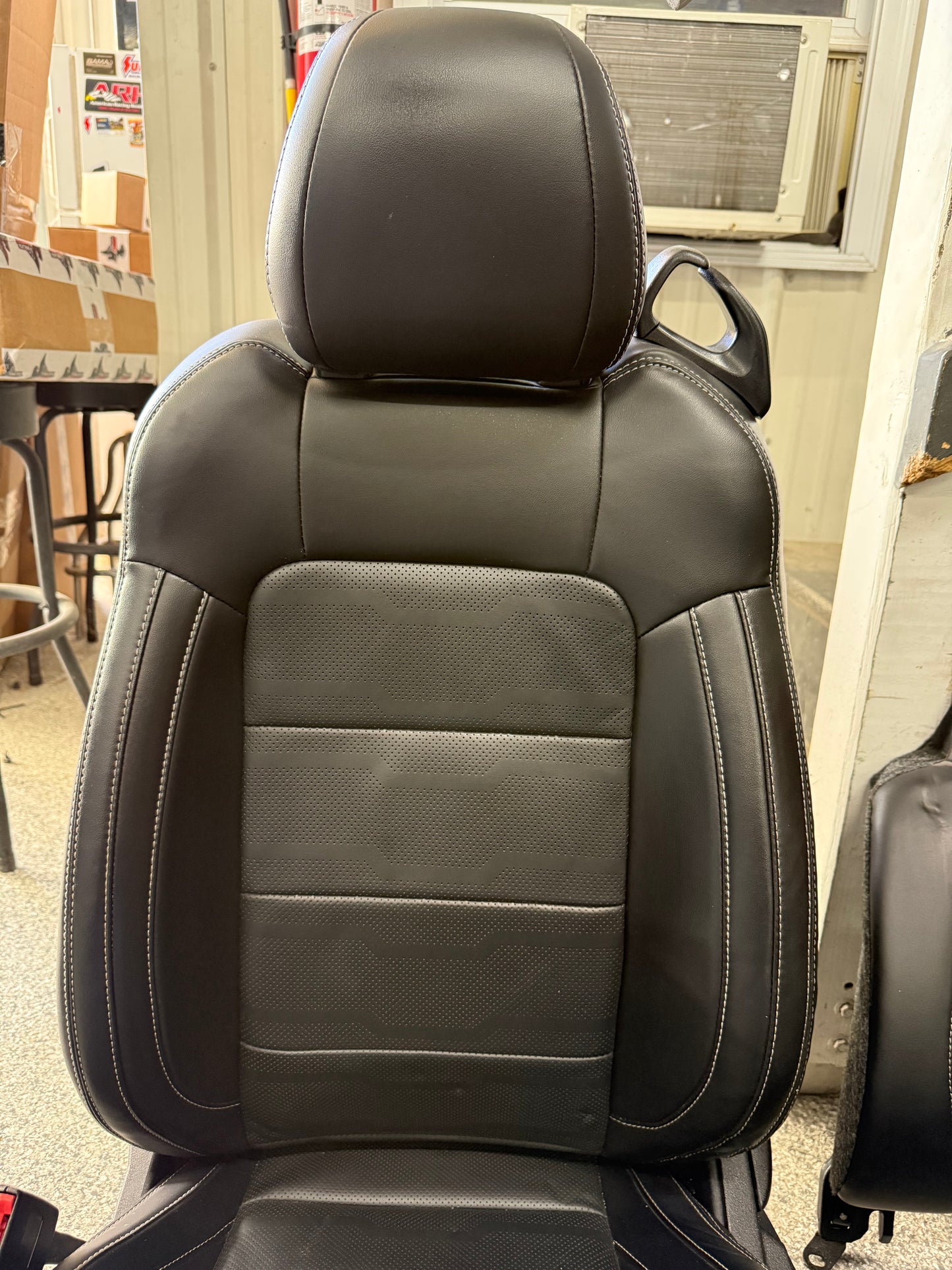 2018-2023 Ford Mustang GT Black Leather Front Rear Power Seats Heat Cooled Vert