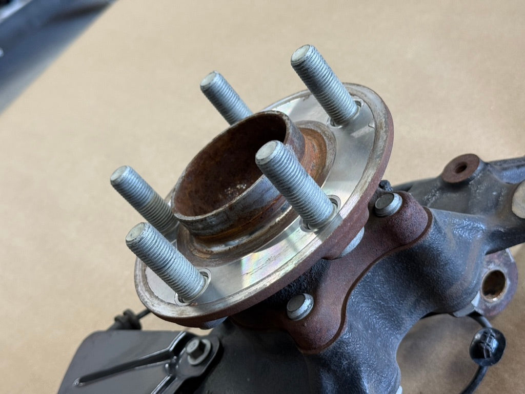 2021-2023 Ford Mustang 5.0 GT LH Driver Side Front Spindle Knuckle Hub 4 Bolt