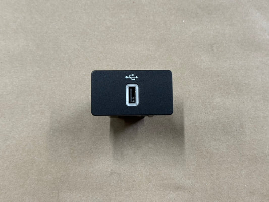 Ford Mustang USB Port OEM 16-17