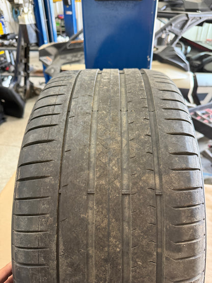Pirelli P Zero PZ4 285/40/19 Tire