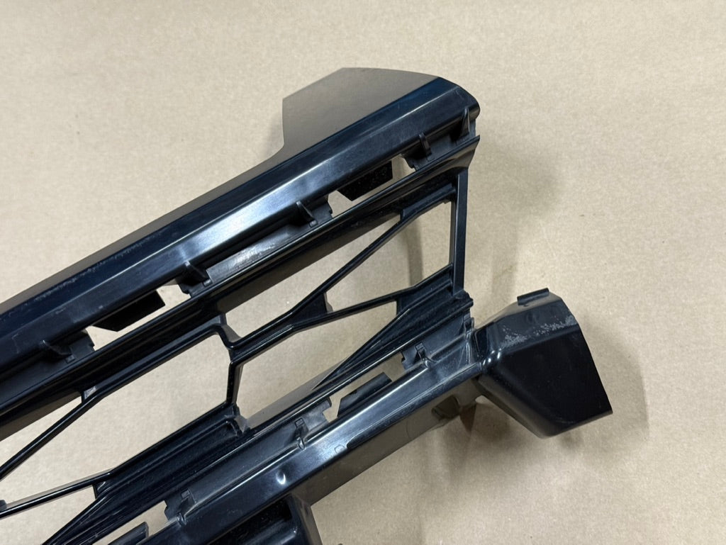 2016-2018 Chevrolet Camaro SS Front Bumper Upper Grille "GM"
