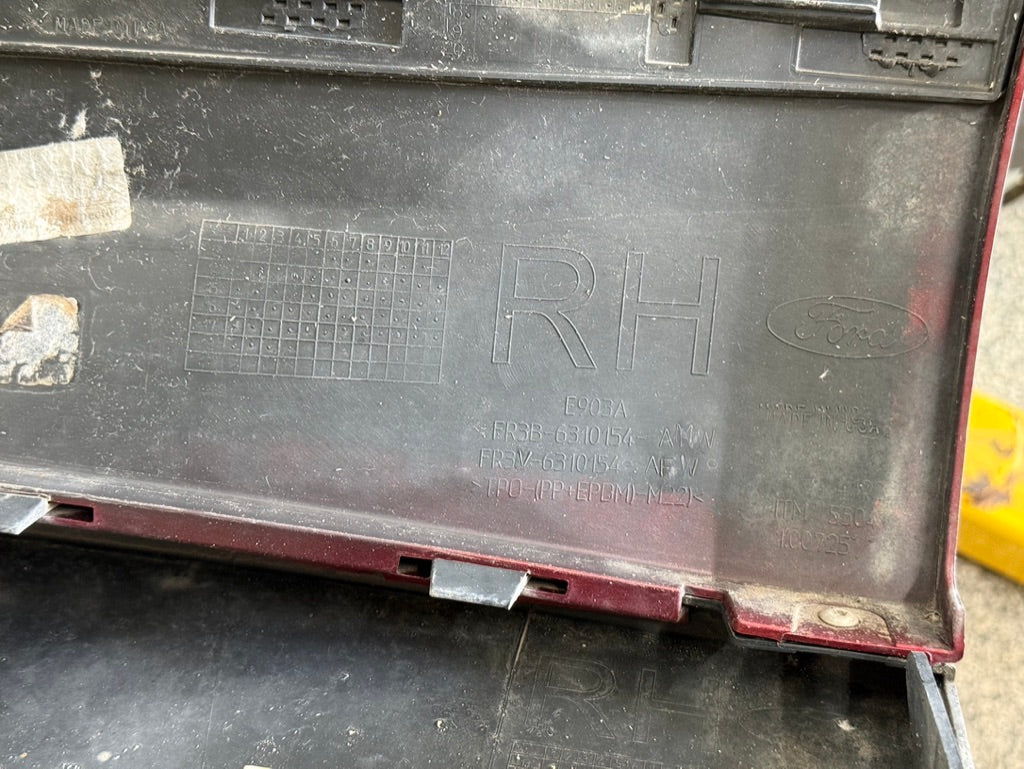 2015-2023 Ford Mustang GT V6 RH Passenger Side Skirt Molding "RR"