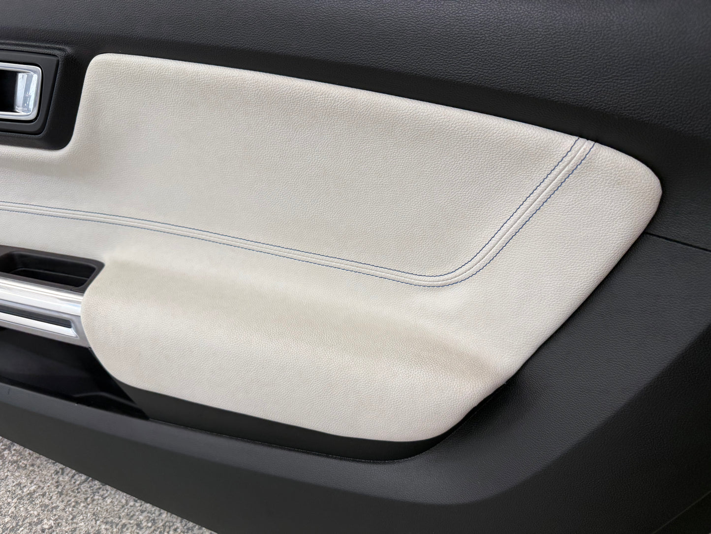 2018-2023 Mustang GT V6 EcoBoost LH RH White Leather Insert Door Panels Pair
