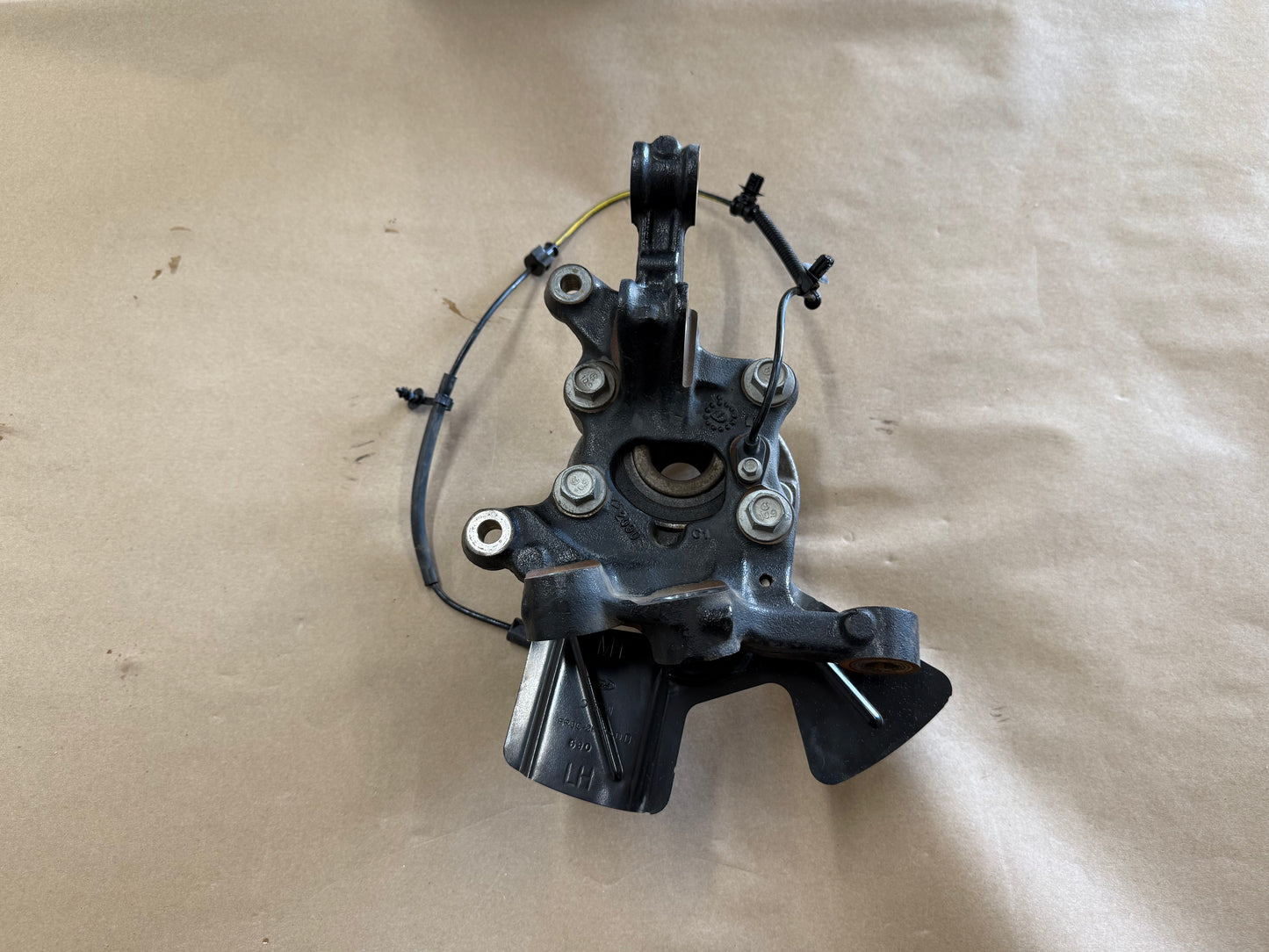 2021-2023 Ford Mustang 5.0 GT LH Driver Side Front Spindle Knuckle Hub 4 Bolt