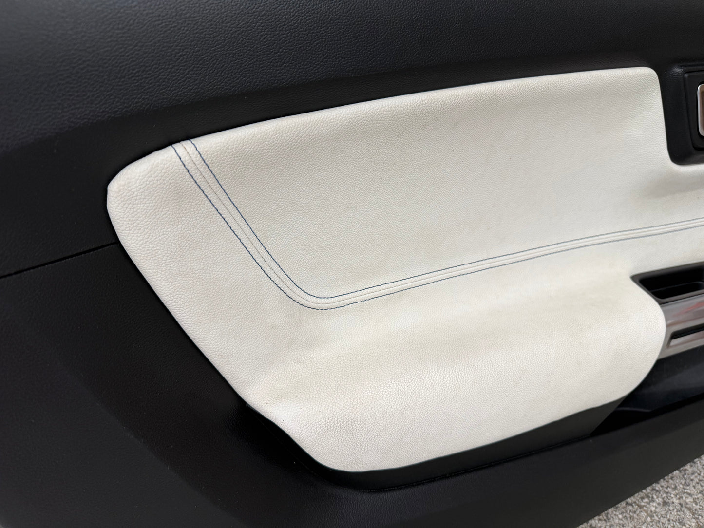 2018-2023 Mustang GT V6 EcoBoost LH RH White Leather Insert Door Panels Pair