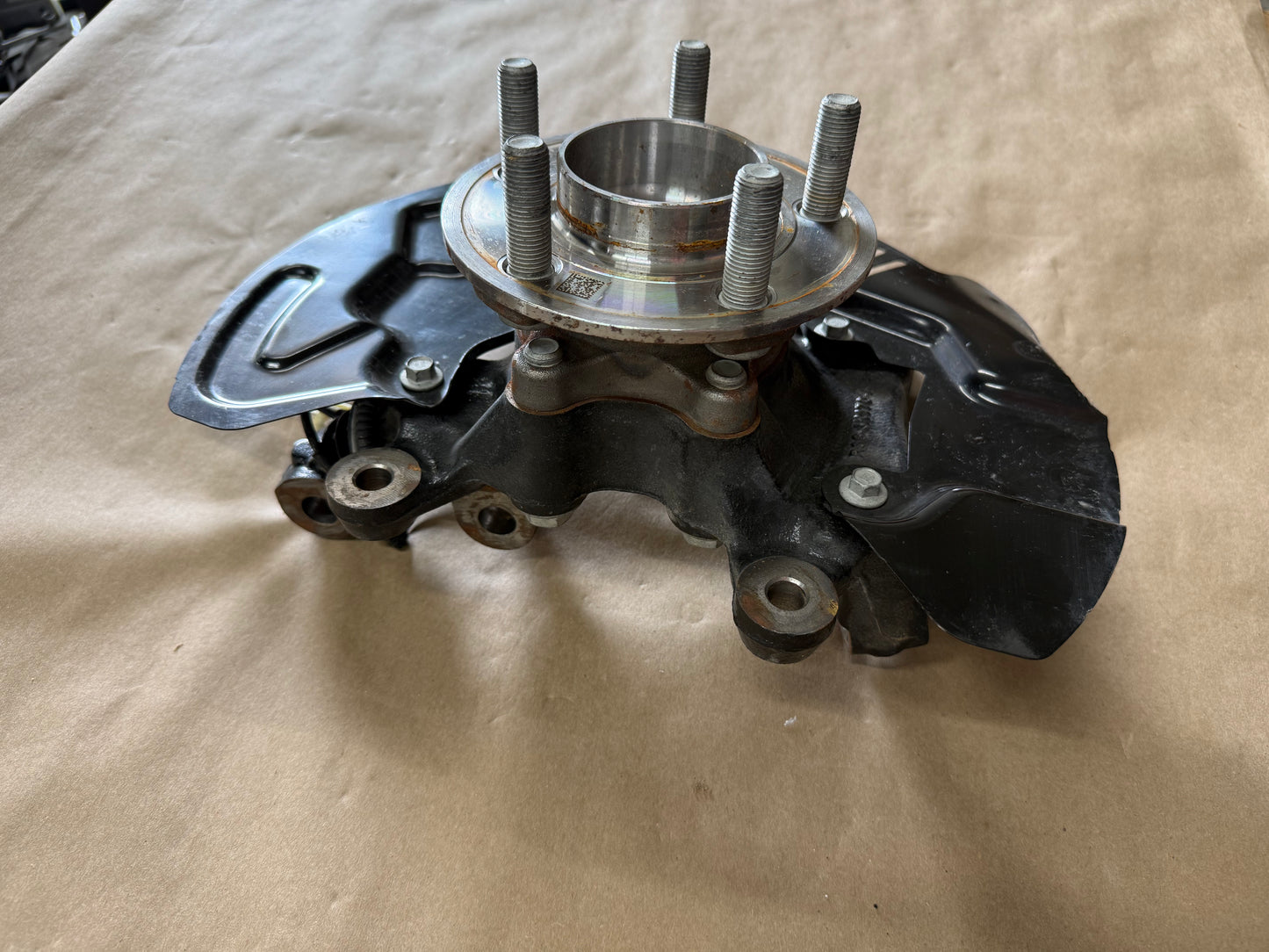 2024-2026 Ford Mustang 5.0 GT RH Passenger Side Front Spindle Knuckle Hub 4 Bolt