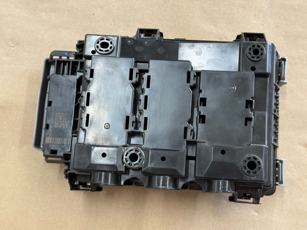 2023-2026 Ford F-250 F-350 Super Duty 7.3L Gas Engine Bay Fuse Box