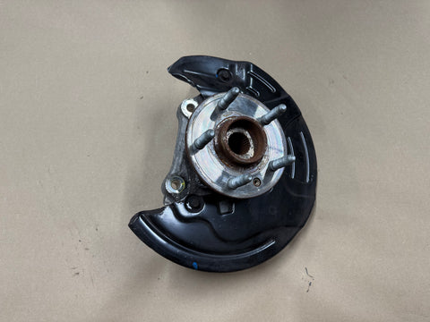 2010-2015 Chevrolet Camaro SS RH Passenger Side Front Spindle Knuckle Hub GM