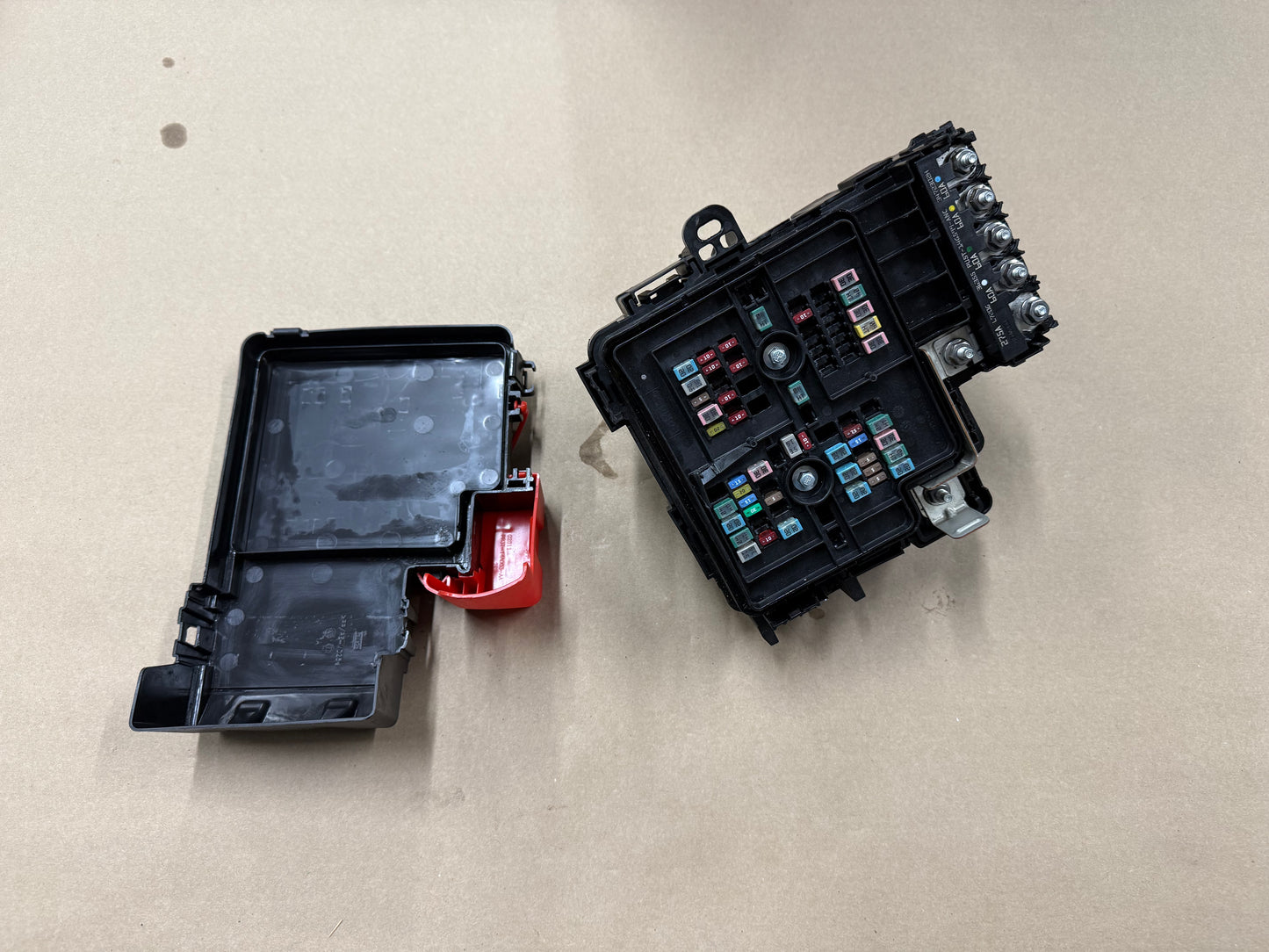 2024-2026 Ford Mustang GT Engine Bay Fuse Box Under Hood