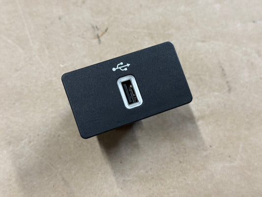 Ford Mustang USB Port OEM 16-17