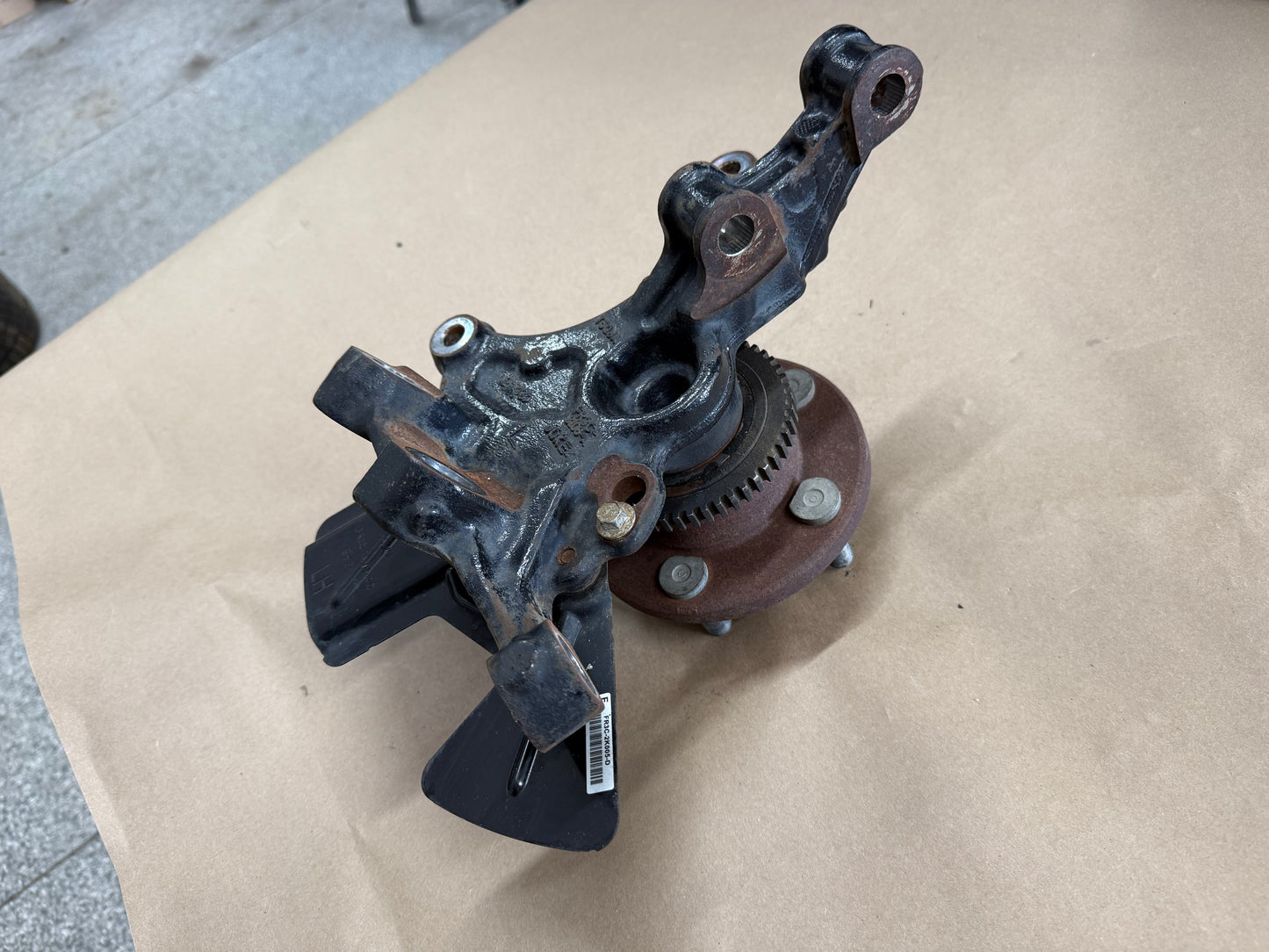 2015-2020 Ford Mustang 5.0L GT LH Driver Side Front Spindle Knuckle Hub
