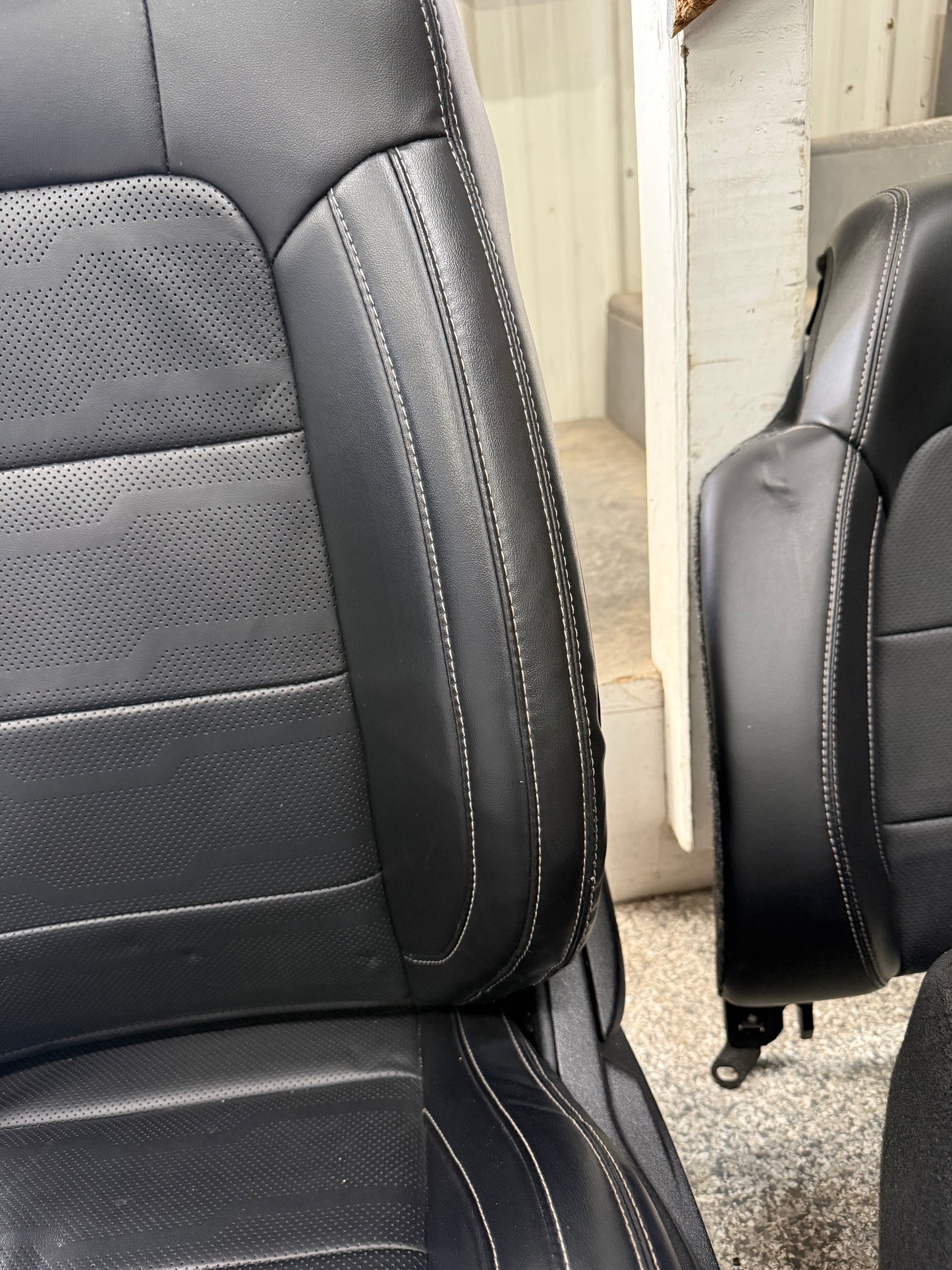 2018-2023 Ford Mustang GT Black Leather Front Rear Power Seats Heat Cooled Vert