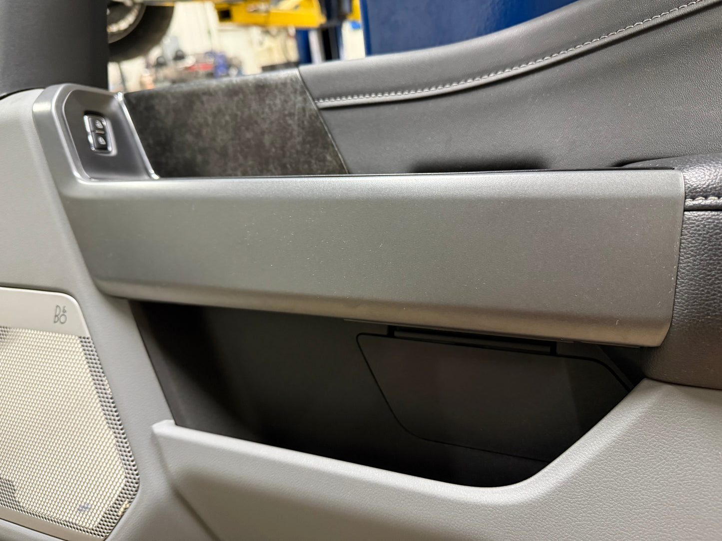 2023-2025 Ford F-250 F-350 Super Duty XLT Sport RH Passenger Front Door Panel