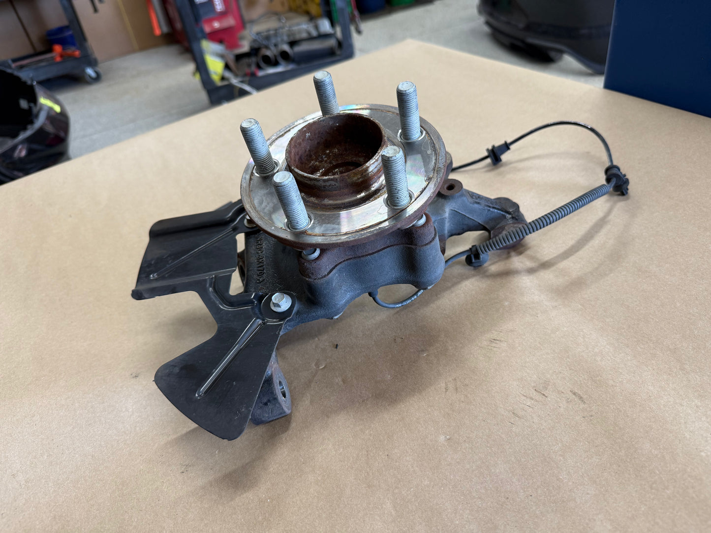 2021-2023 Ford Mustang 5.0 GT RH Passenger Side Front Spindle Knuckle Hub 4 Bolt