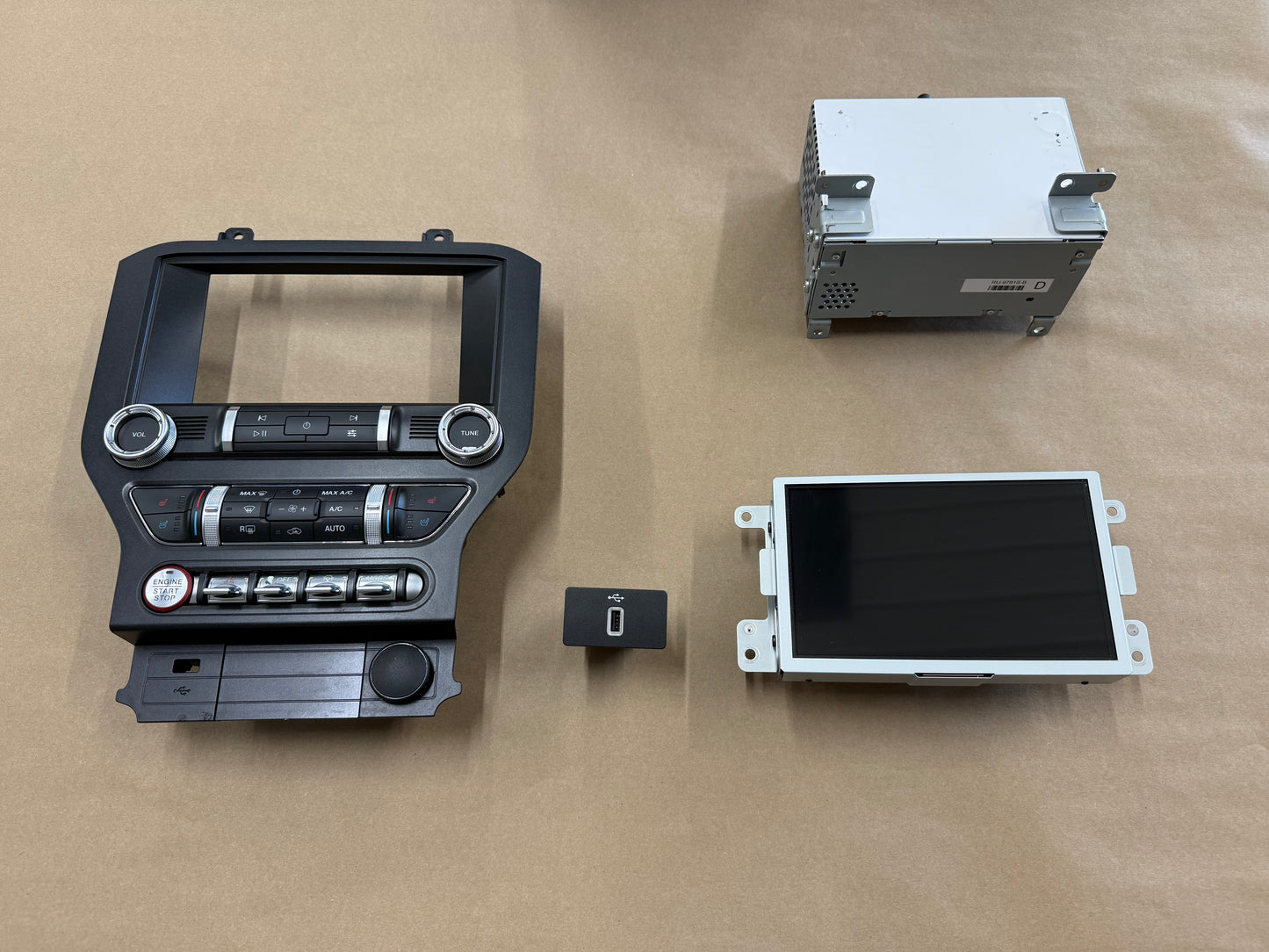 2021 Ford Mustang GT Touch Screen, Face Plate, Radio, Module USB Port