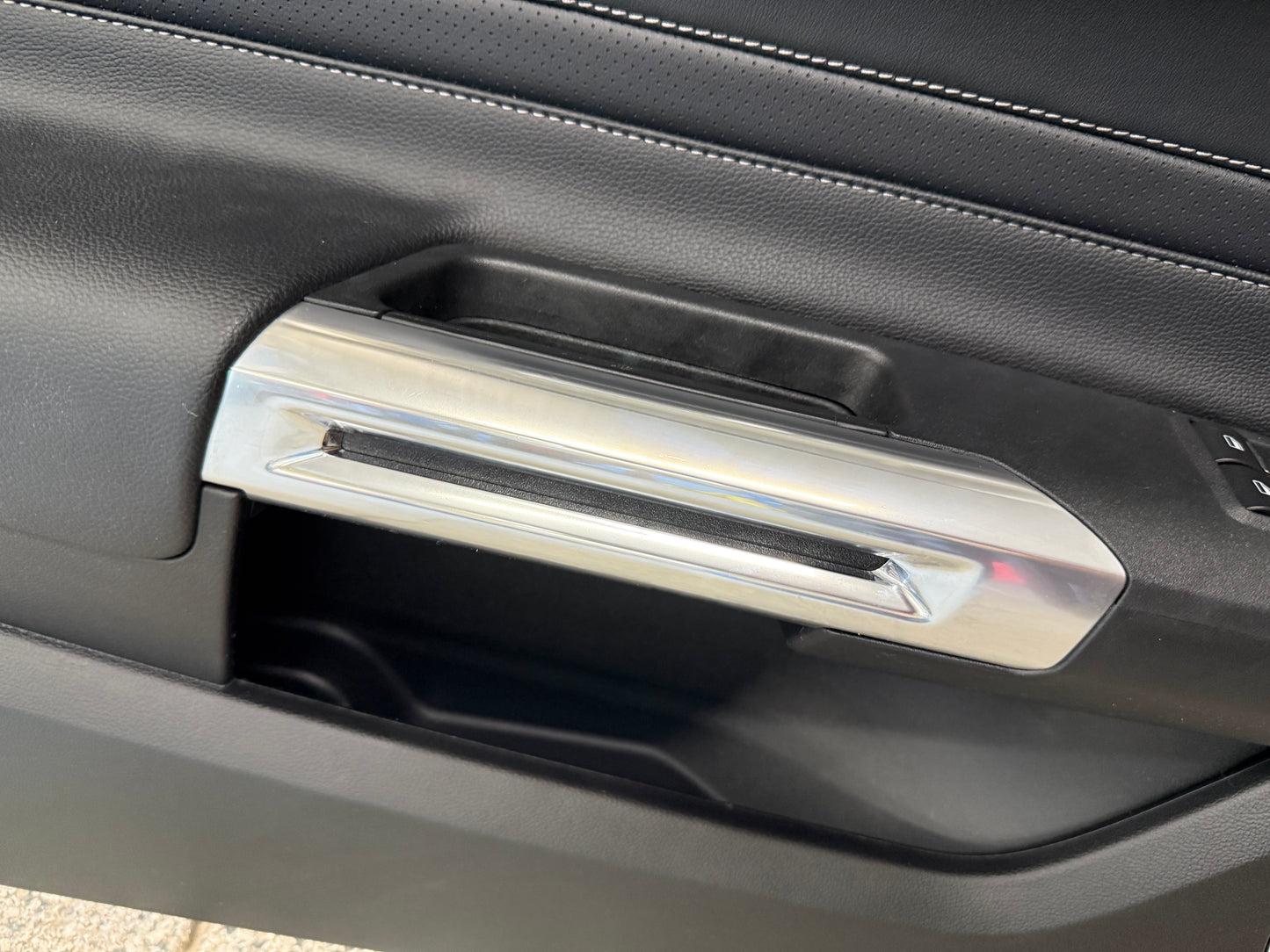 2018-2023 Ford Mustang GT LH Driver Leather Insert Door Panel Grey Stitching