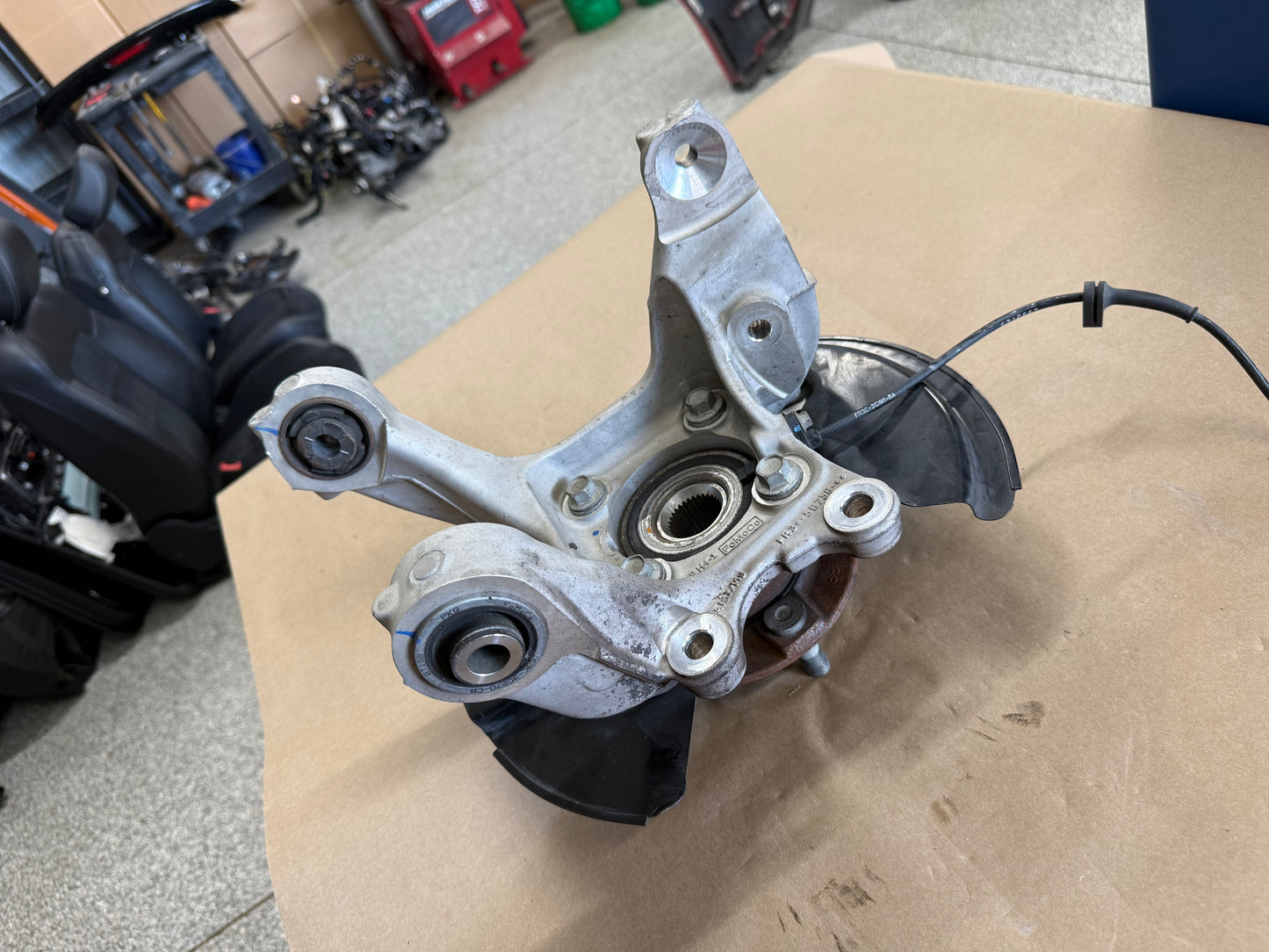 2015-2023 Ford Mustang 5.0 GT RH Passenger Side Rear Spindle Knuckle Hub