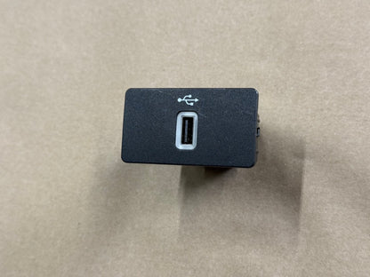 Ford Mustang USB Port OEM 16-17