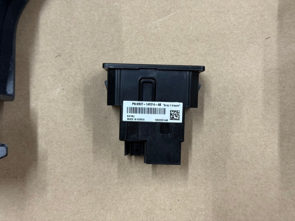 2022 Ford Mustang GT Touch Screen, Face Plate, Radio, Module USB Port