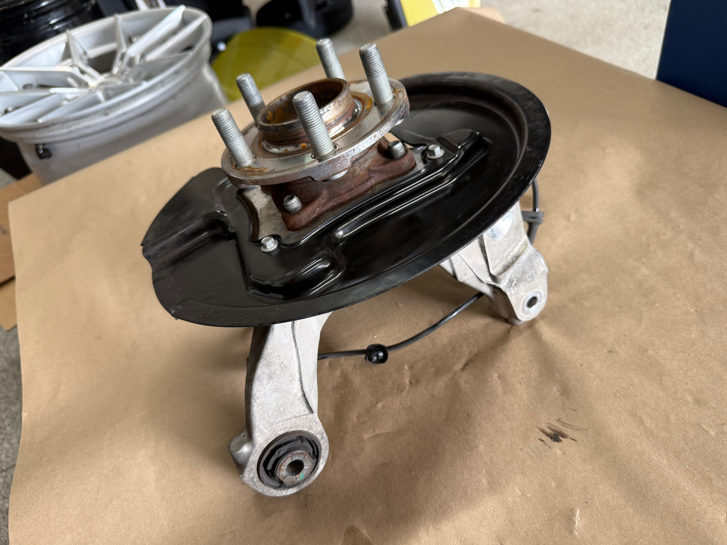 2015-2023 Ford Mustang 5.0 GT RH Passenger Side Rear Spindle Knuckle Hub