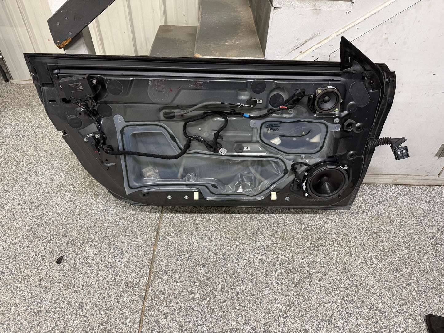 2015-2023 Ford Mustang GT GT500 LH Driver Side Door Complete w/Glass "J7"
