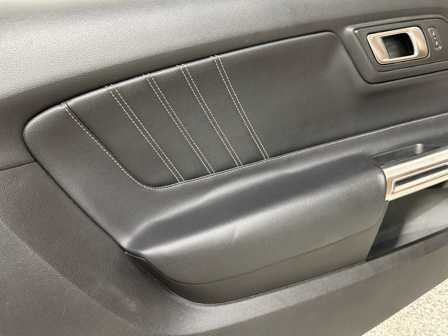 2018-2023 Ford Mustang GT LH Driver Leather Insert Door Panel Grey Stitching