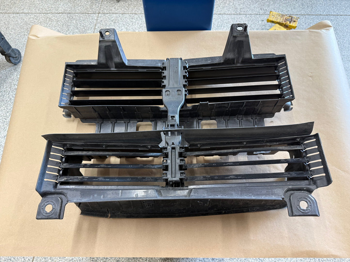 2018-2023 Ford Mustang GT Radiator Air Shutter Grille Assembly