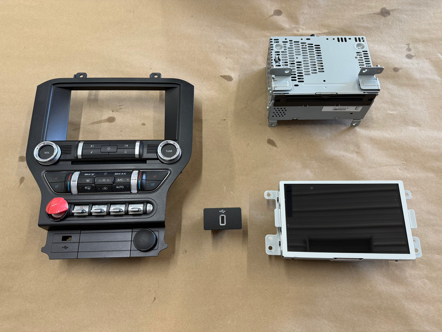 2023 Ford Mustang GT Touch Screen, Face Plate, Radio, Module USB Port