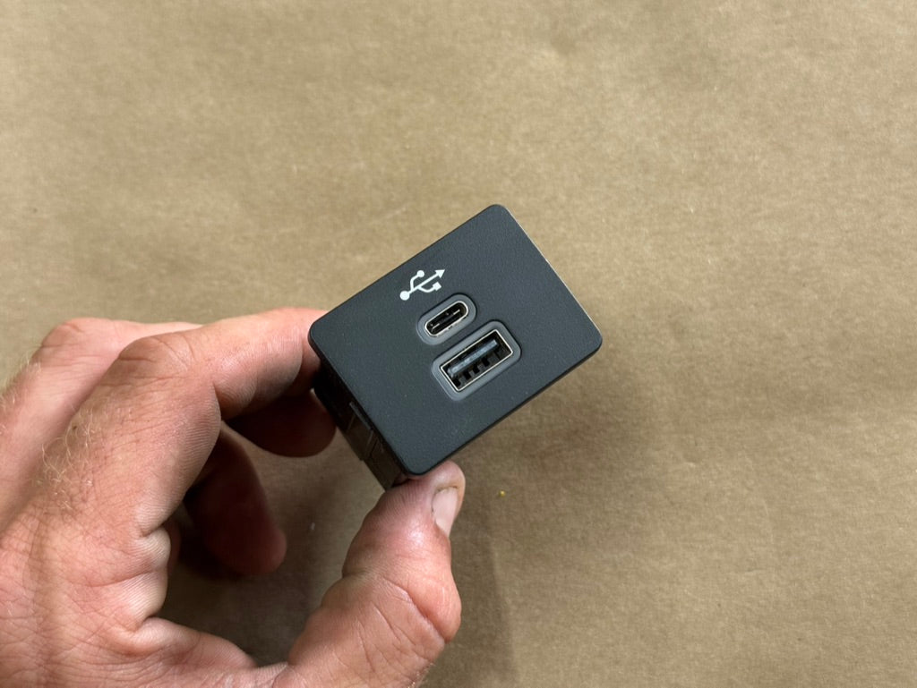 2024-2026 Ford Mustang GT Ecoboost USB Port
