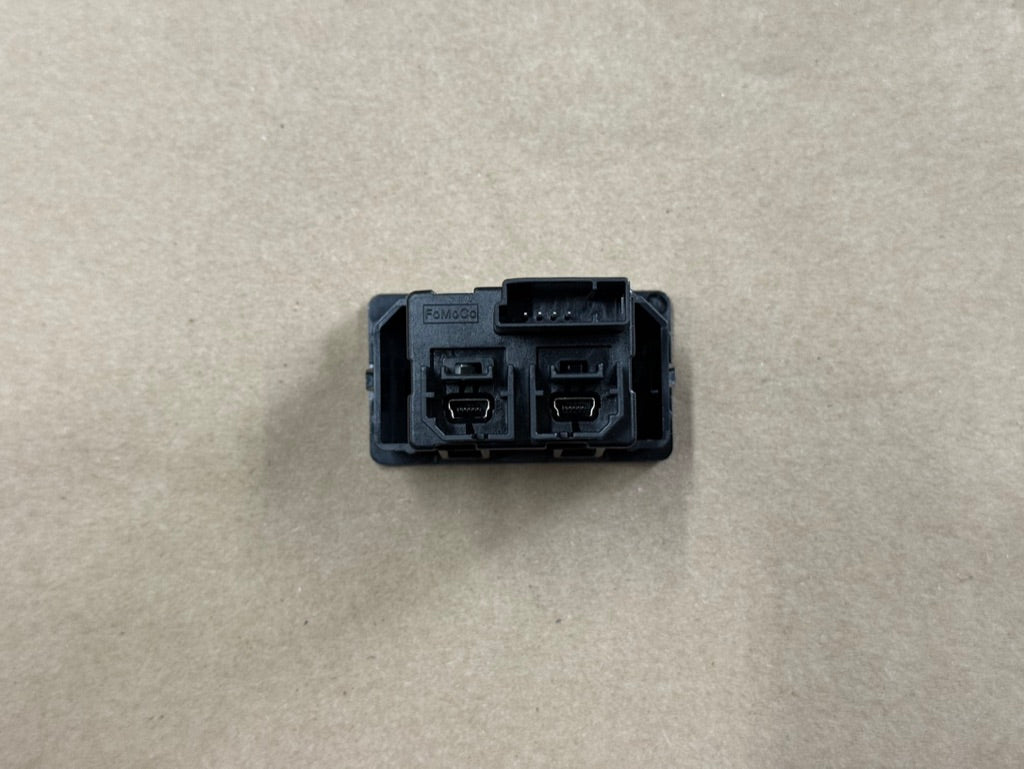 Ford Mustang USB Port OEM 16-17