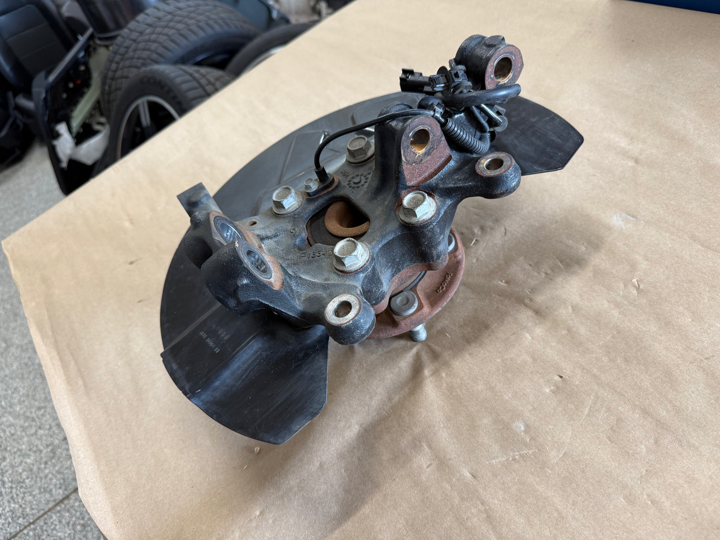 2021-2023 Ford Mustang 5.0 GT RH Passenger Side Front Spindle Knuckle Hub 4 Bolt