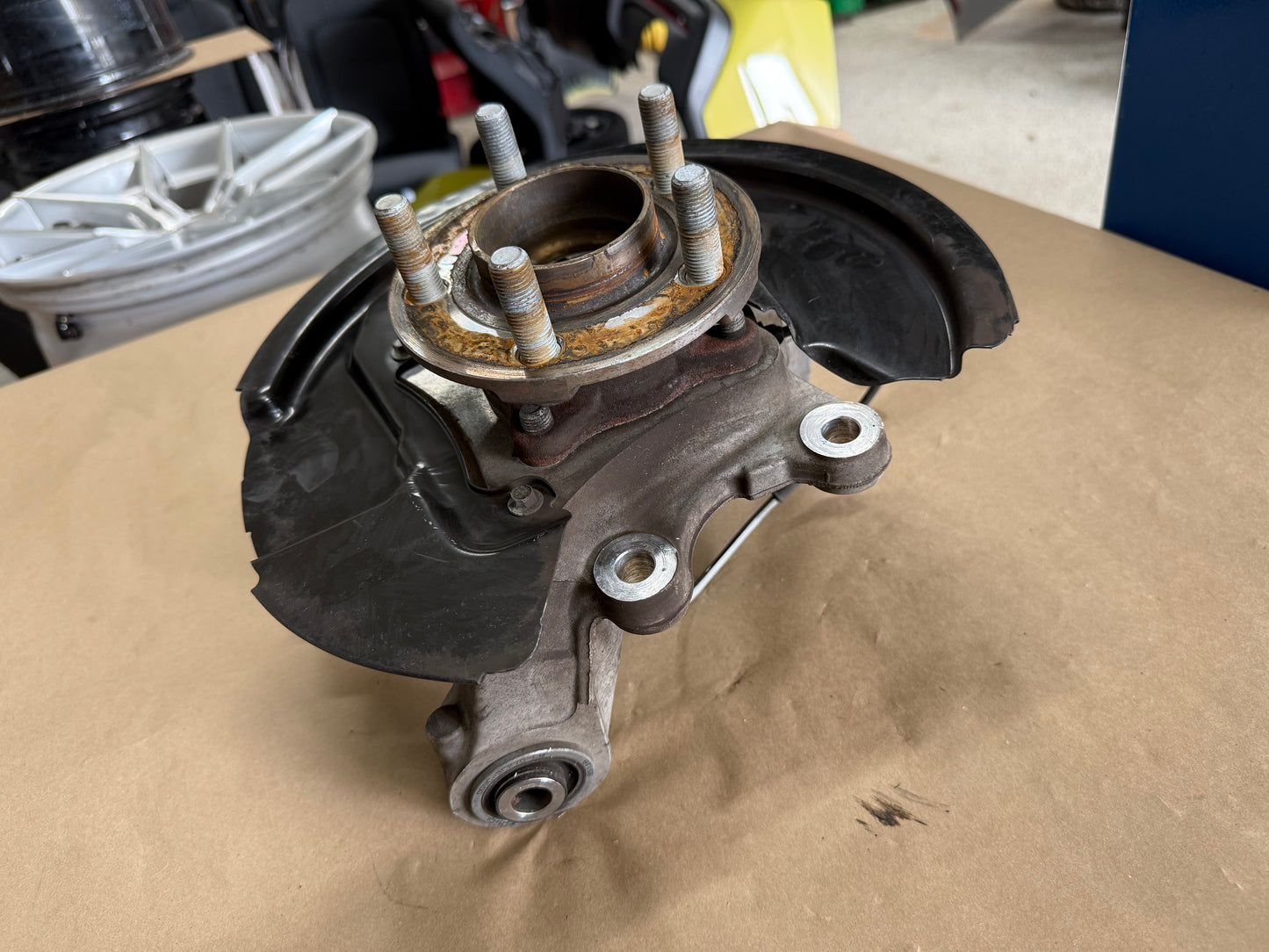 2015-2023 Ford Mustang 5.0 GT LH Driver Side Rear Spindle Knuckle Hub