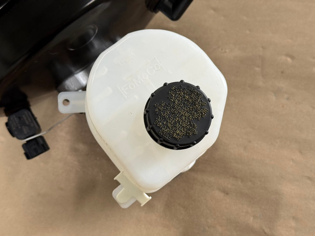 2023-2026 F-250 Super Duty 7.3L Hydraulic Master Cylinder Brake Booster Vacuum