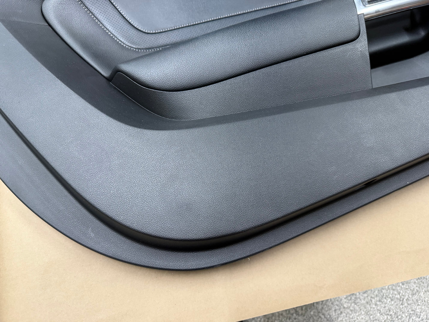 2018-2023 Ford Mustang GT LH Driver Leather Insert Door Panel Grey Stitching