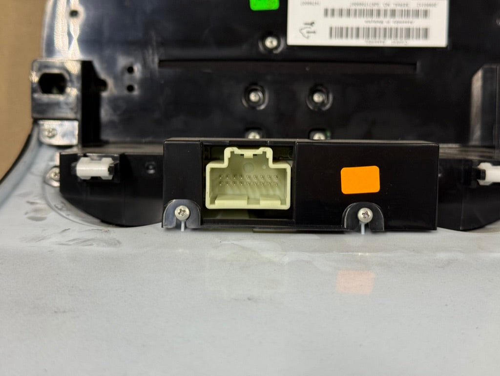 2010-2015 Chevrolet Camaro SS Radio Face Plate Head Unit GM