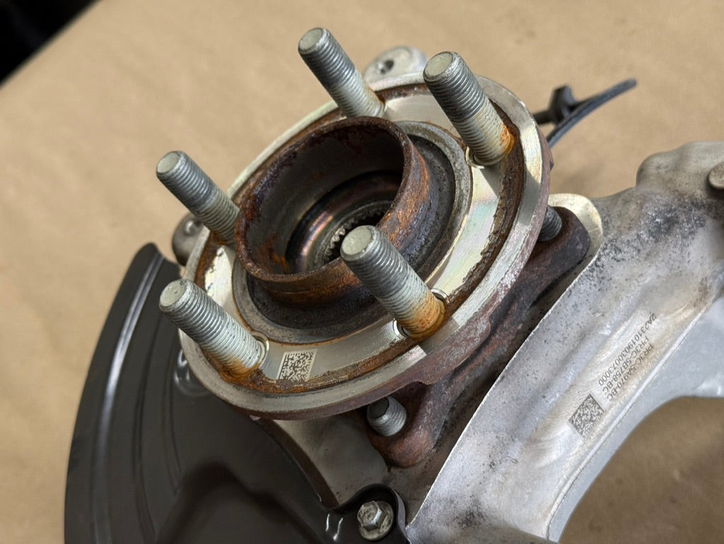 2024-2026 Ford Mustang GT RH Passenger Side Rear Spindle Knuckle Hub