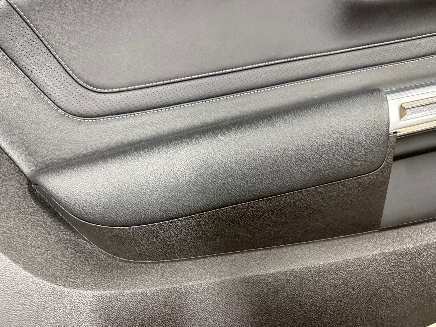 2018-2023 Ford Mustang GT LH Driver Leather Insert Door Panel Grey Stitching