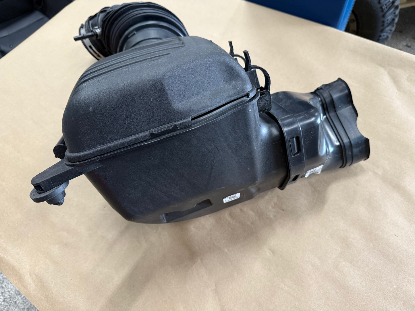 2024-2026 Ford Mustang GT Coyote Cold Air Intake Elbow MAF Housing RH Passenger