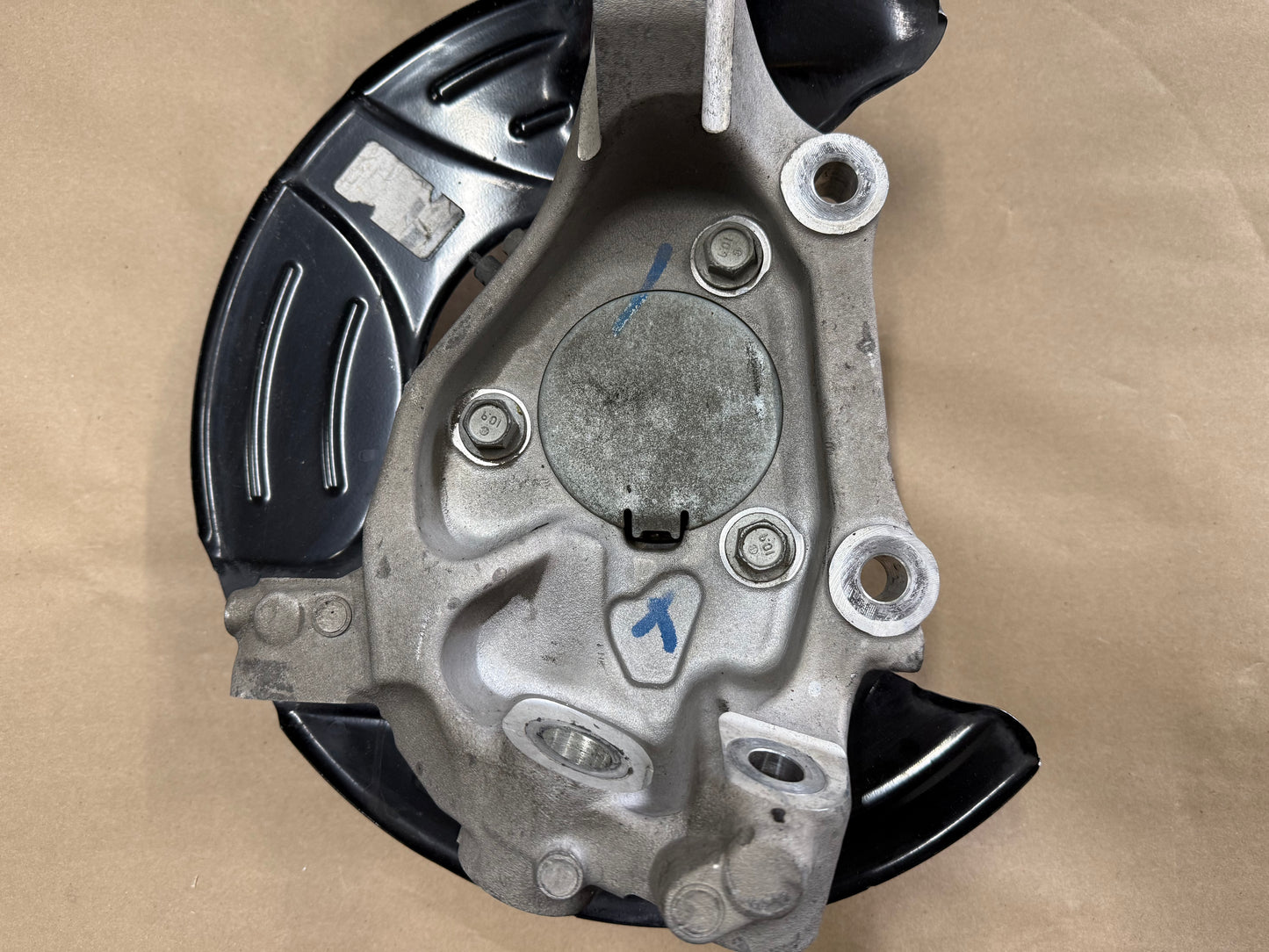 2010-2015 Chevrolet Camaro SS RH Passenger Side Front Spindle Knuckle Hub GM