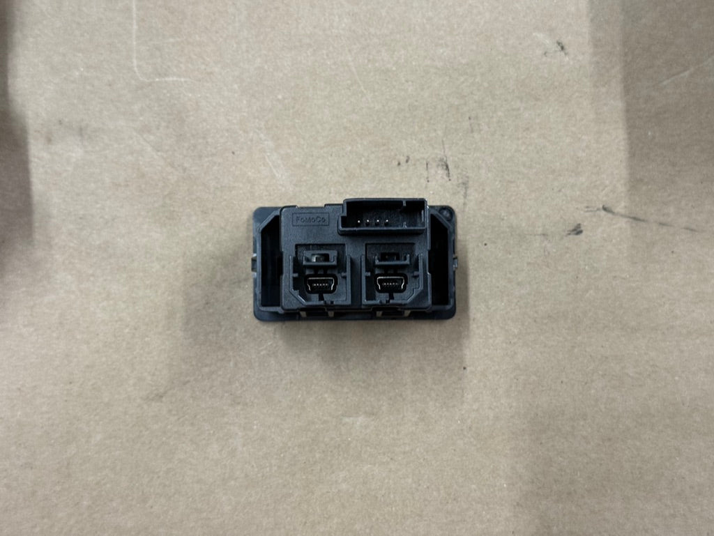 2019 Ford Mustang Touch Screen Face Plate Radio Module USB Port